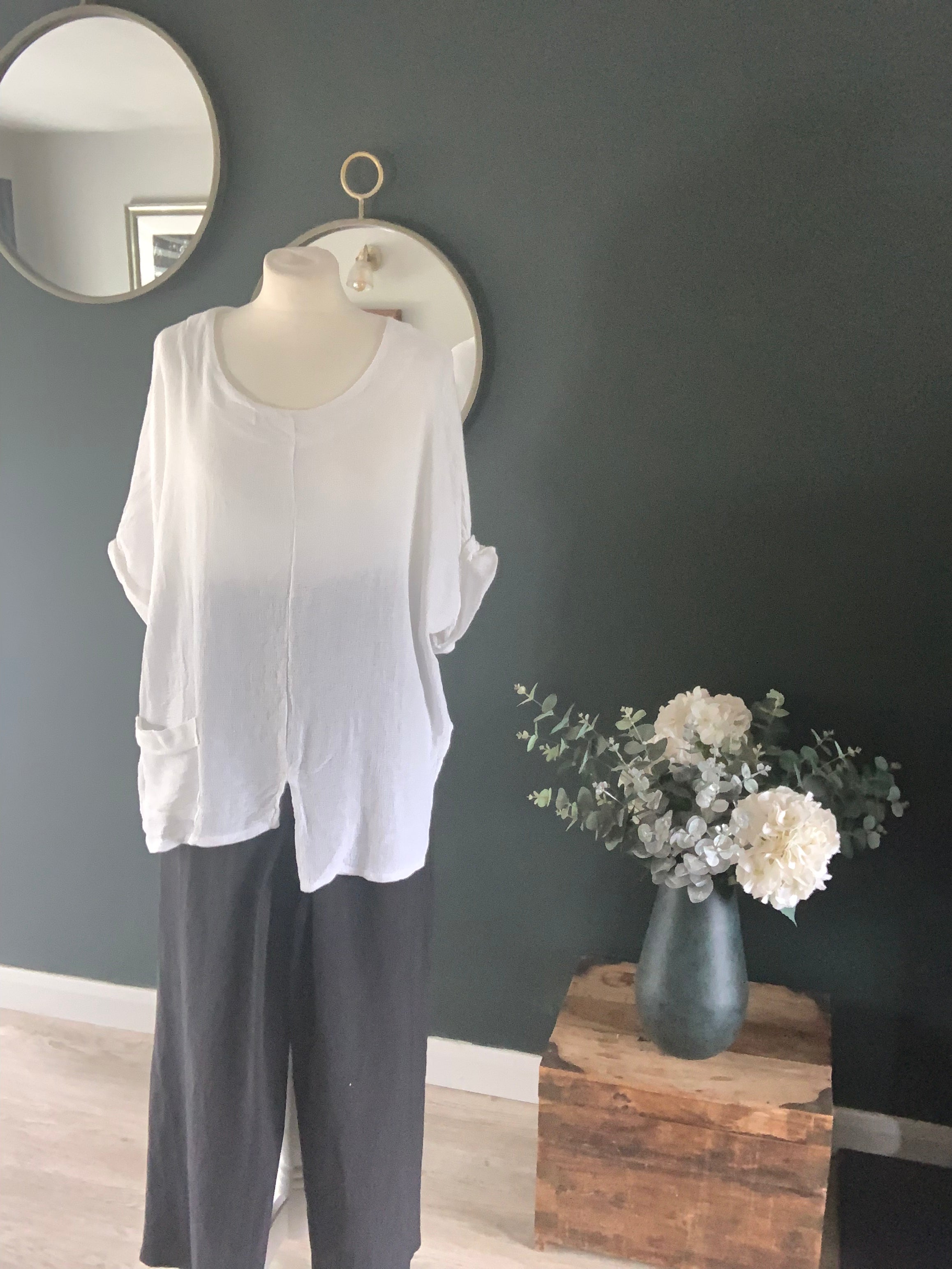 Linen top with pocket