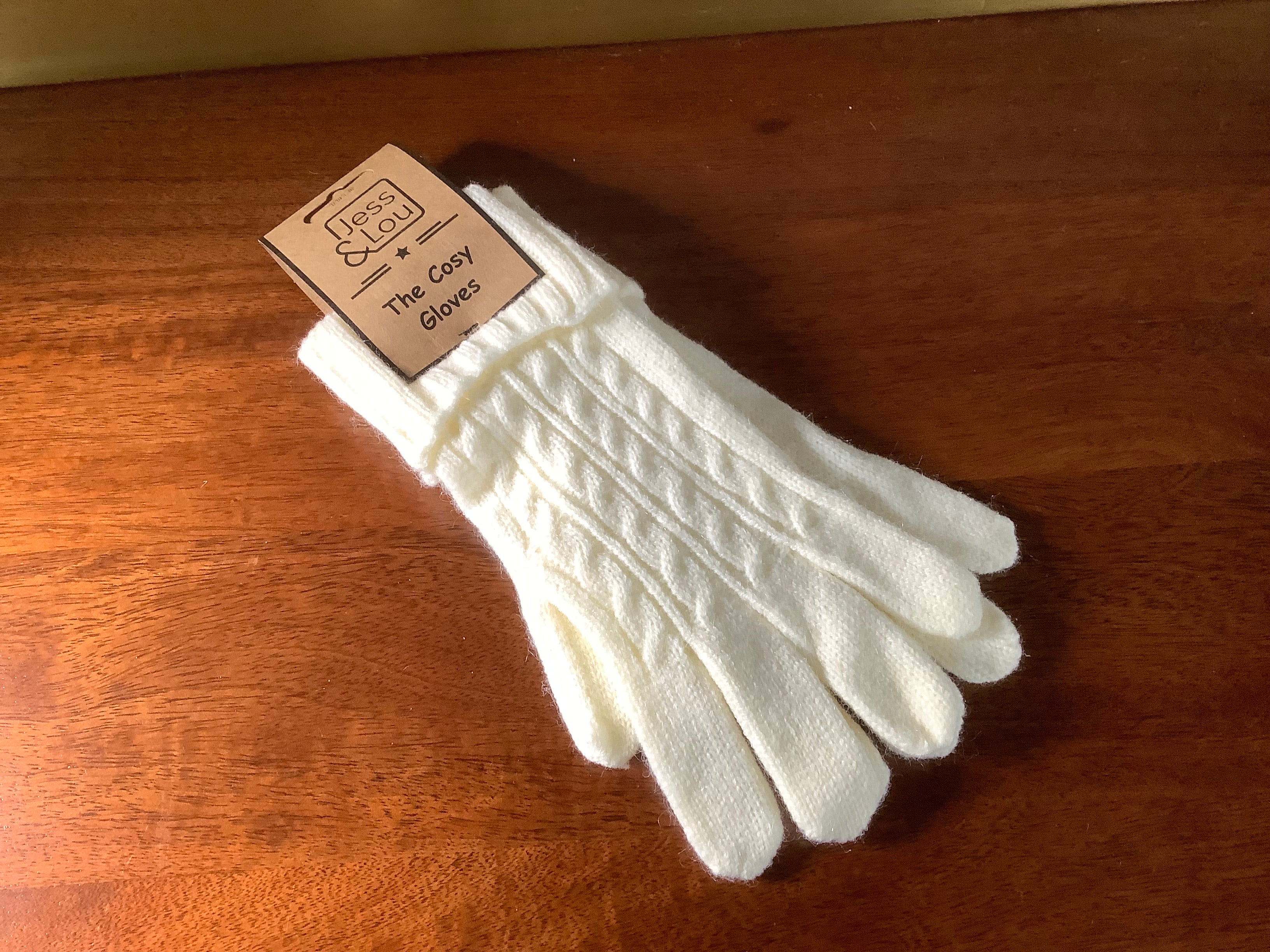 Cosy gloves - cream cable