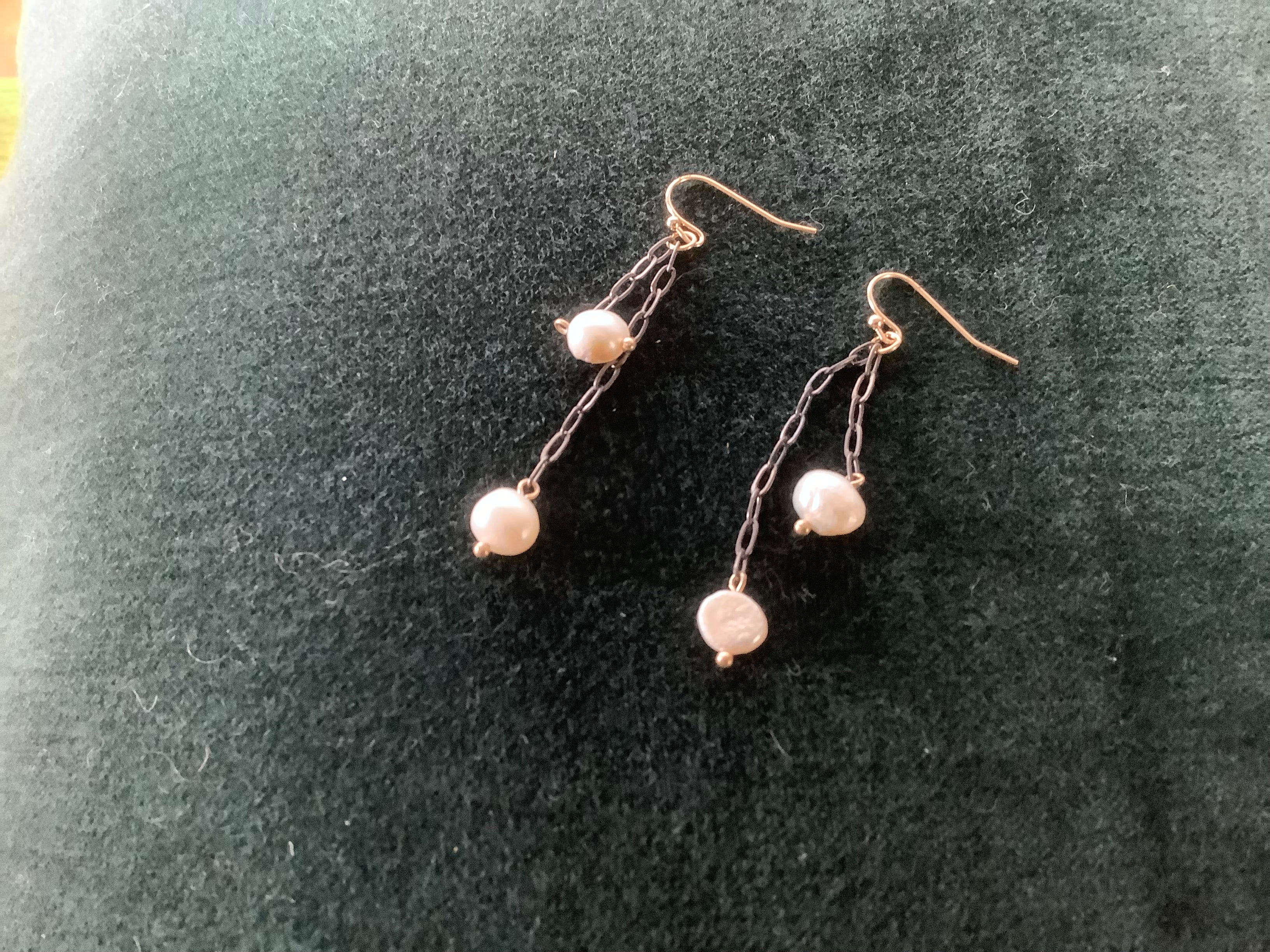 Earrings - Pearl drop on chain
