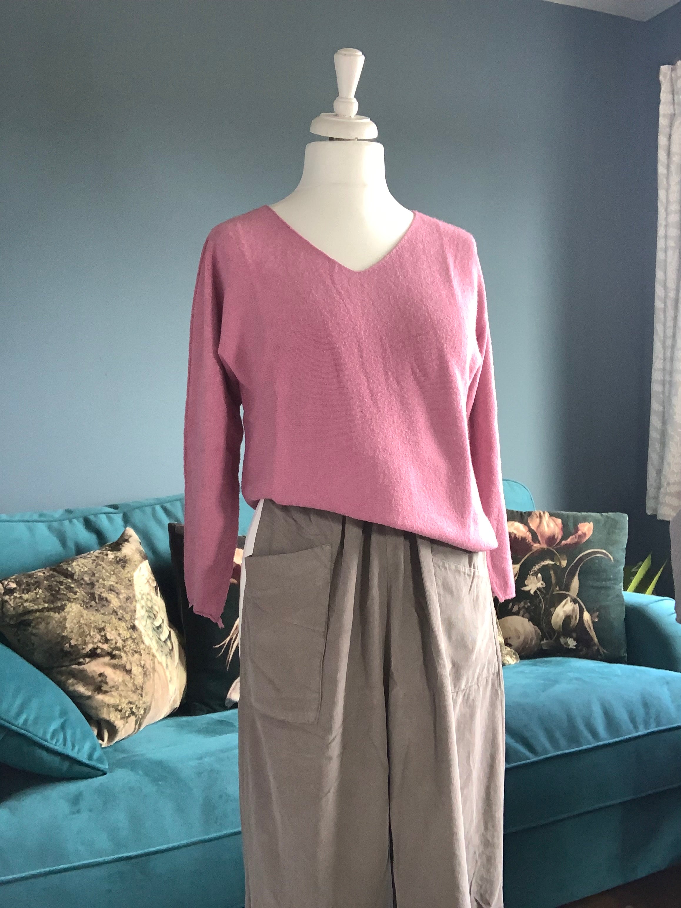 V neck seamless sweater, dusky pink