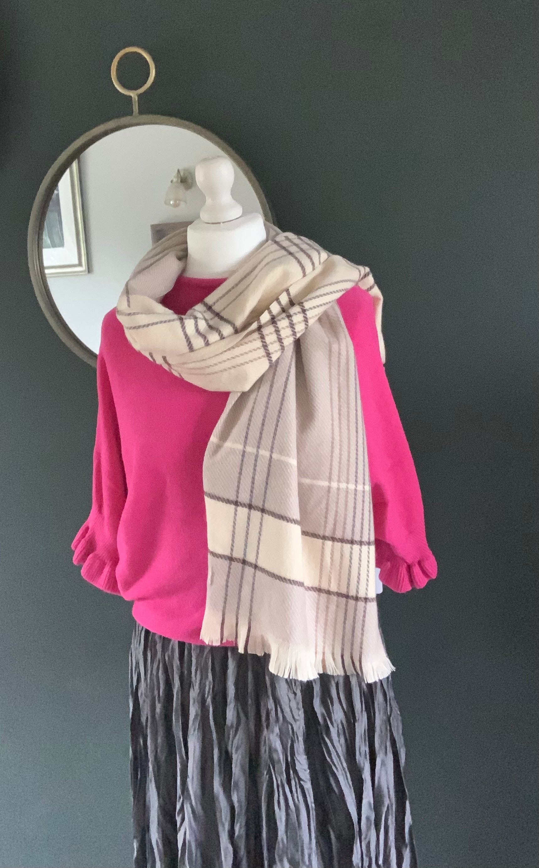 Contrast beige and brown scarf
