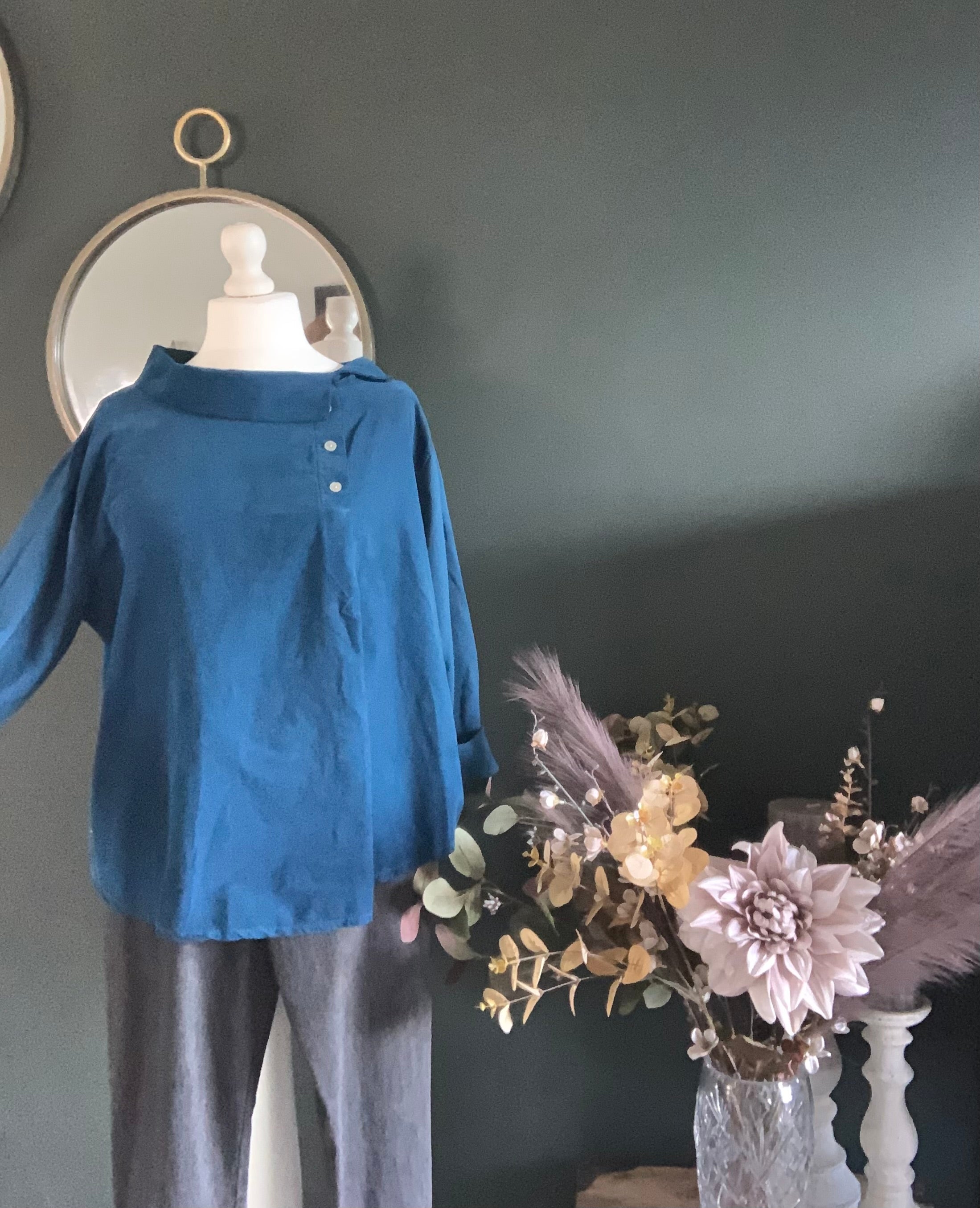 Needle cord top with collar