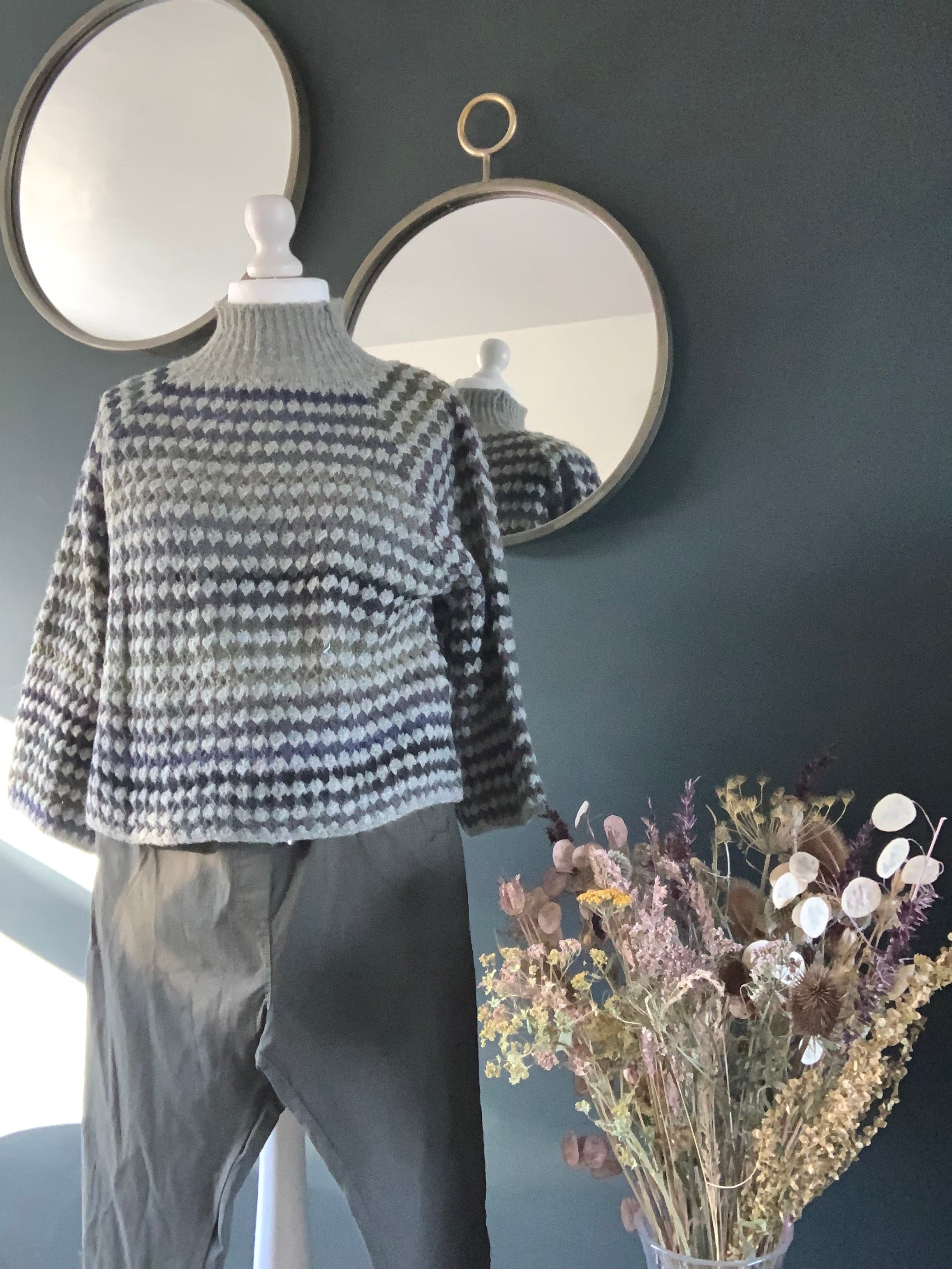 Rustic sweater, green shade