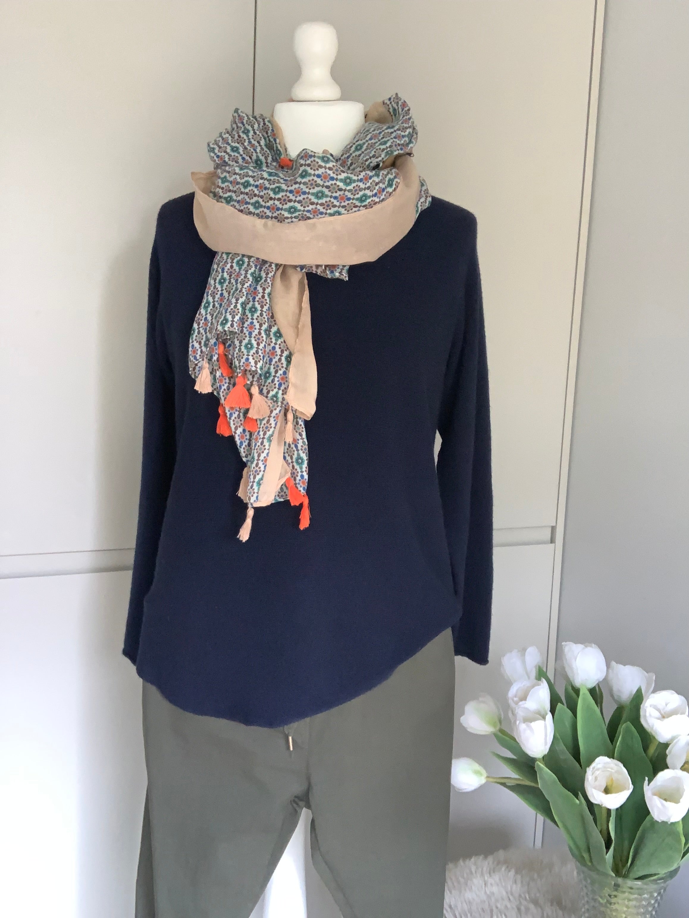 Print scarf ivory and orange trim